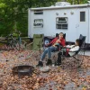 Scaun de camping, pliabil, cu cotiere, tetieră, negru, 81 x 70 x 91 cm
